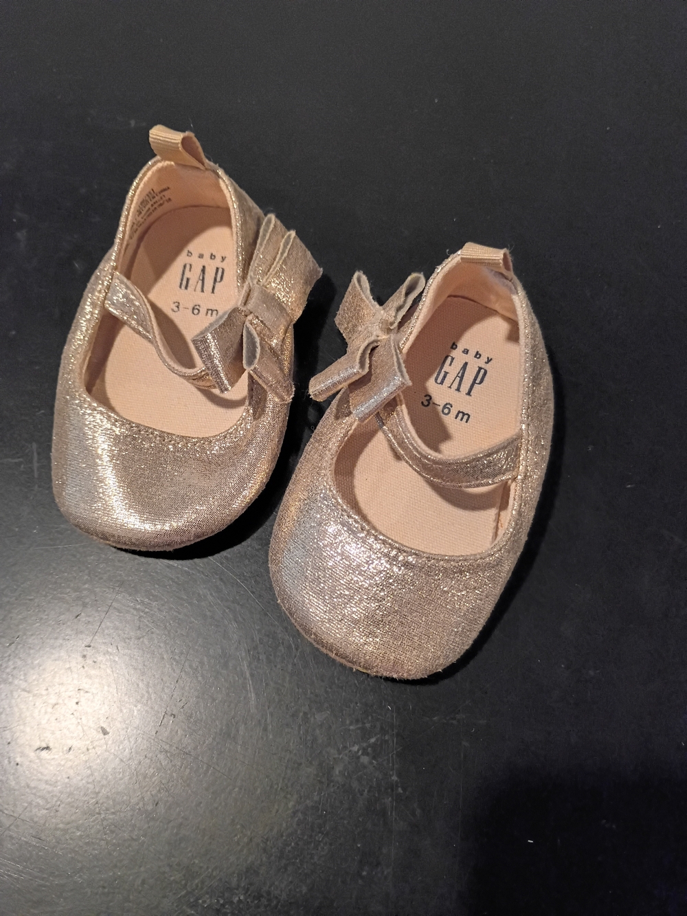 Baby GAP Shimmer Metallic Gold Mary Jane Crib Shoes (3-6 Months)